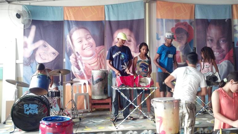 Banda Bate Lata, instrumentos musicais reciclados - Campinas