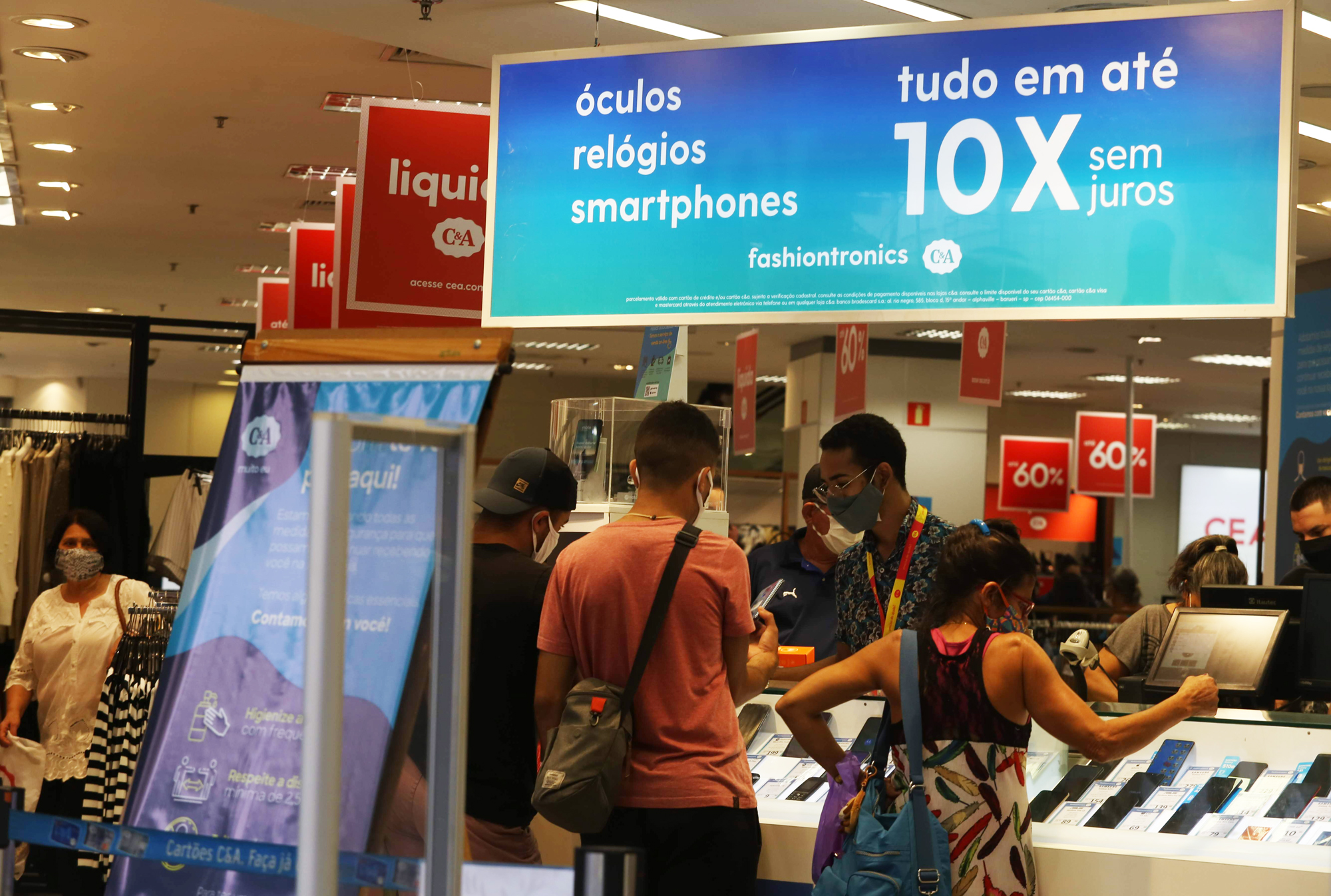 42% dos brasileiros preferem a experiência da loja física à digital